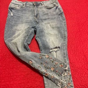 Jean stretch con flores bordadas